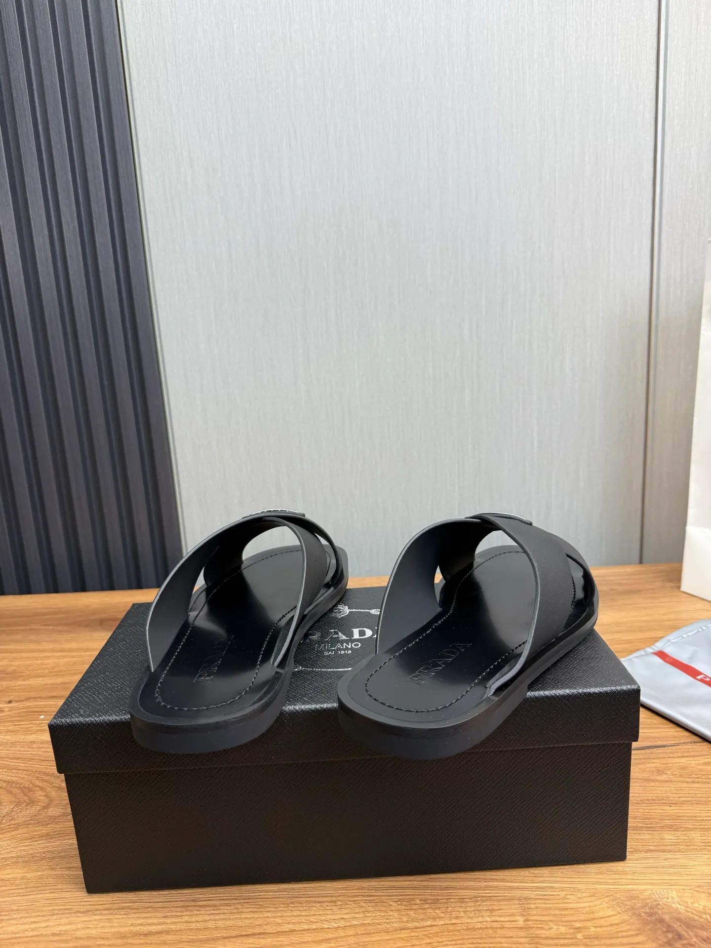 Factory price 340💰 ＰＲＡＤＡPrada - popular men's slippers hot sale 🔥 🩴Official website one to one production 38-45 sizes 45 46 🉑️Customized!